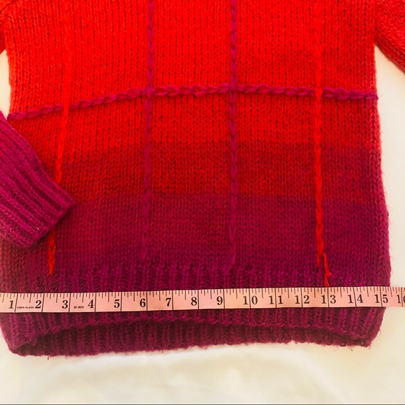 Vintage 80s Hand Knitted Sweater With plaid/ombré design size medium - Picture 11 of 11